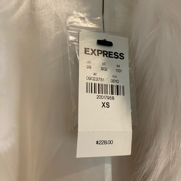 Express white fur coat- New with tags. Size XS - Picture 3 of 3